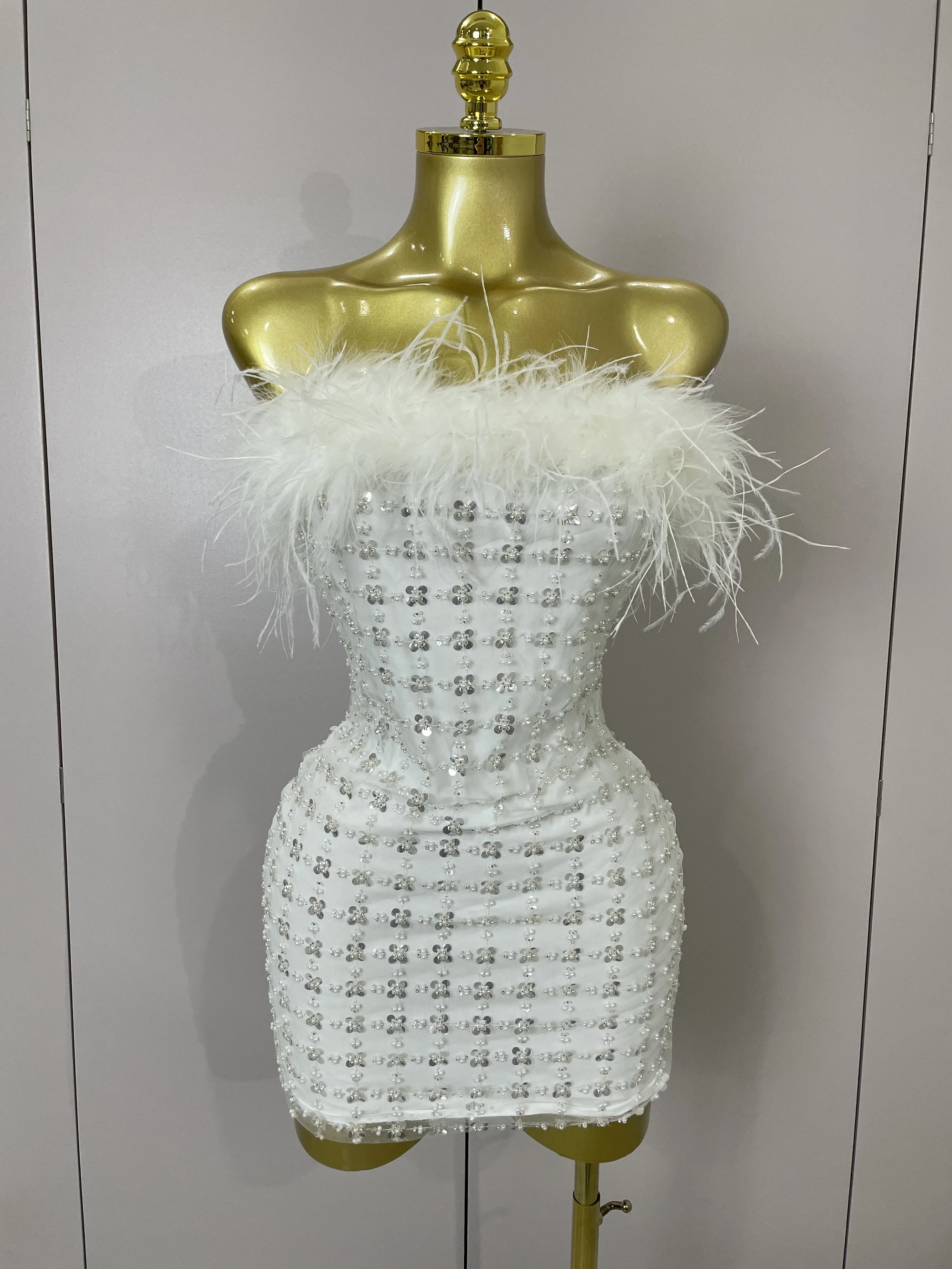 

Shinning White Feathers Sequins Straples Bodycon Mini Dress 2025 Women Fashion Celebrate Luxury Birthday Party Cocktail Dress