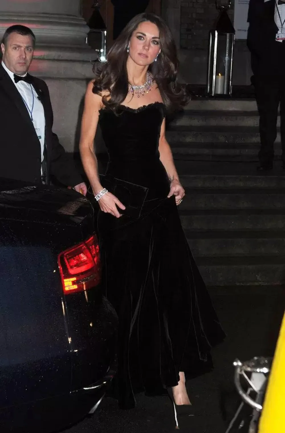 Kate Middleton w czarnej syrence Celebrity Sweetheart Neck piętro długość czerwony dywan aksamitne suknie wieczorowe Prom Dressess فساتين السال