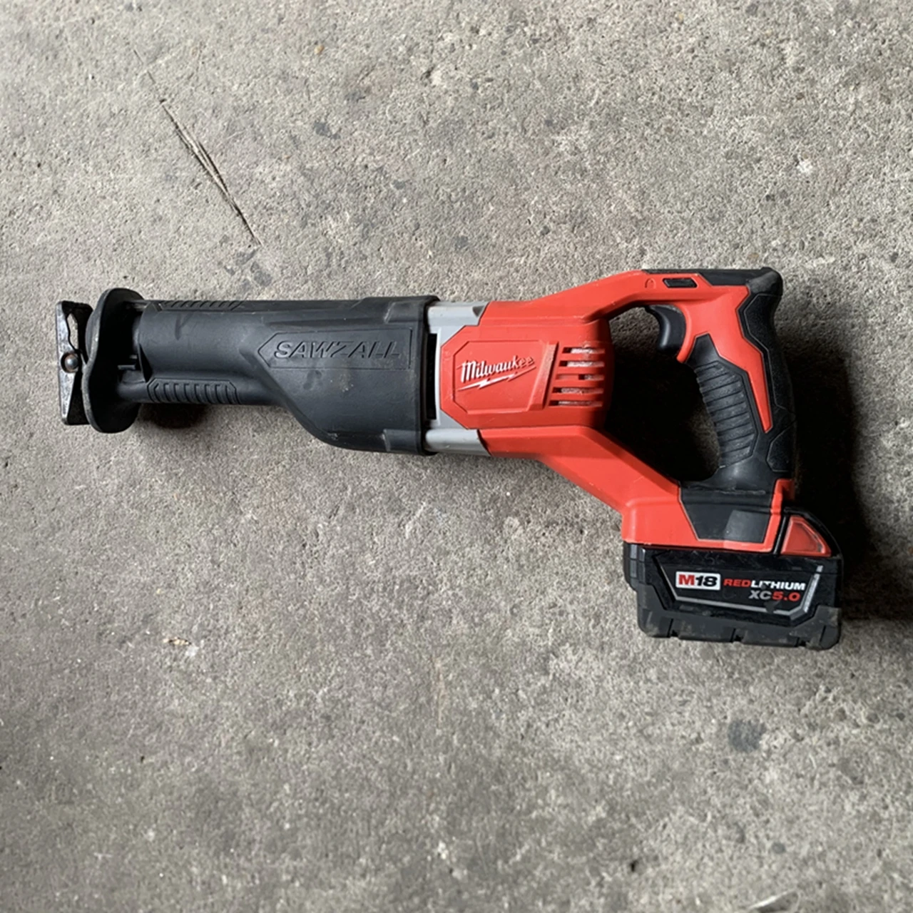 

Milwaukee 2621-20 M18 18V 18" SAWZALL Brushless Reciprocating Saw Includes 5.0AH lithium battery, body only，second-hand