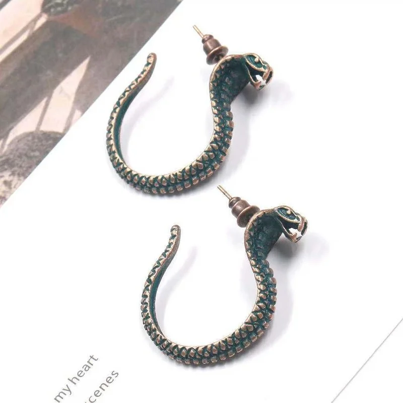 2024 Cute Women Earrings Jeweler Gothic Accessories Realistic Distressed Snake-Shaped Punk Stud Earrings Korean Fashion Mujer