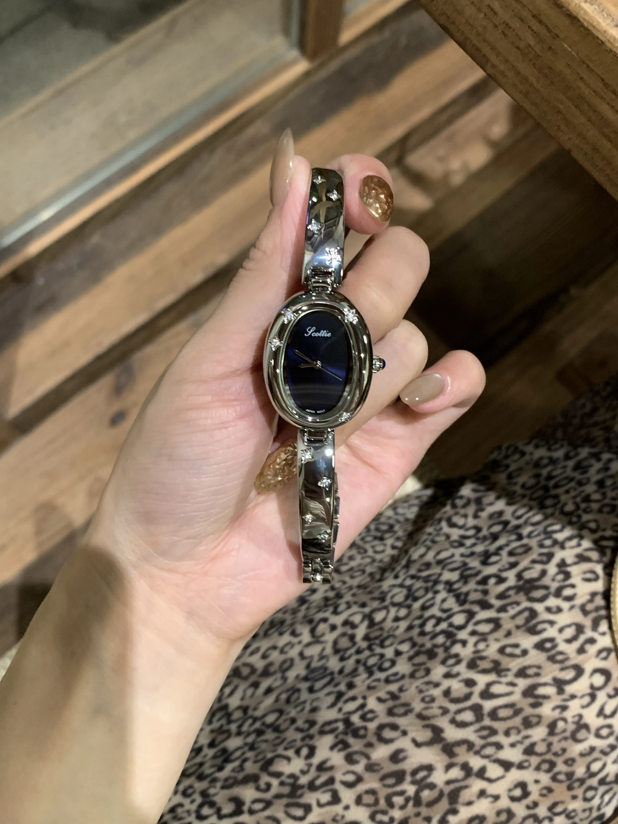 

Elegant Royal BlueVersionWith Small Gold BeanBathtub Bracelet Watch Fashionable And Sophisticated Women'S Watch Unique Timepiece