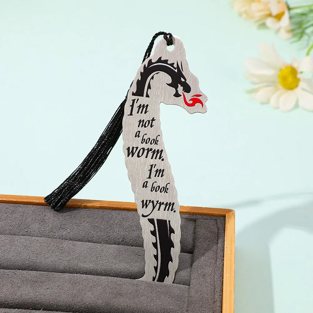 "أنا لست دودة الكتاب، أنا كتاب Wyrm" تنين - إشارة مرجعية من الفولاذ المقاوم للصدأ على شكل شرابة وصندوق هدايا مرجعي بالنجوم - صفحة متينة. #3