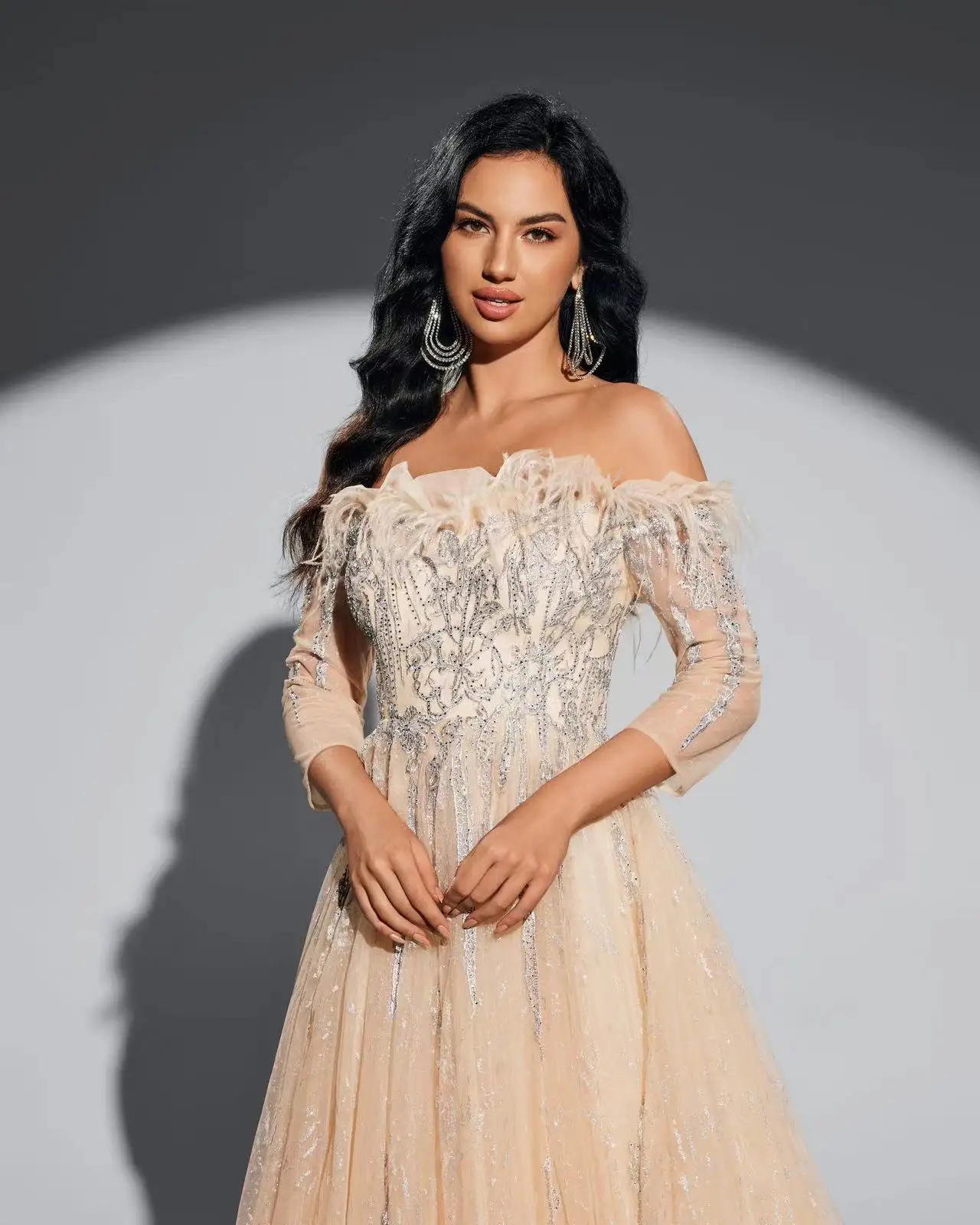 (تخفيضات) فستان شاليمار تشانغ ذهبي فاخر مزين بالترتر وأكمام طويلة فستان المضيف فستان رسمي للحفلات حسب الطلب