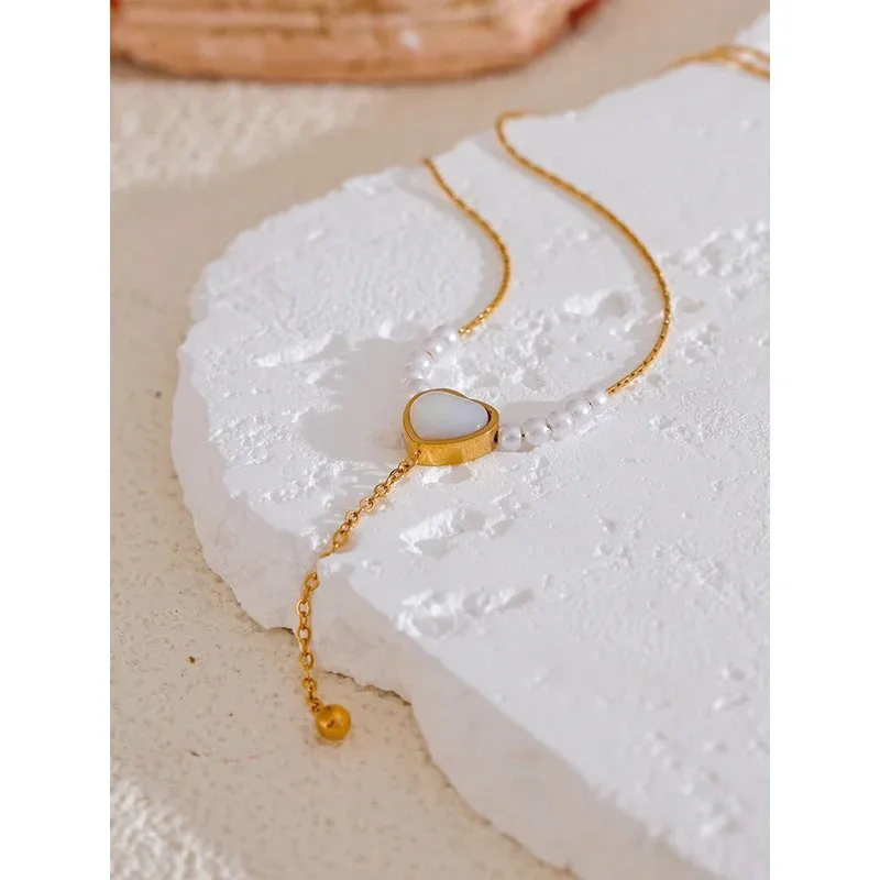 

Gorgeous Exquisite Style Gold Color Imitation Mother of Pearl Shell Heart Shaped Necklace Women High End Luxury Jewelry Necklace