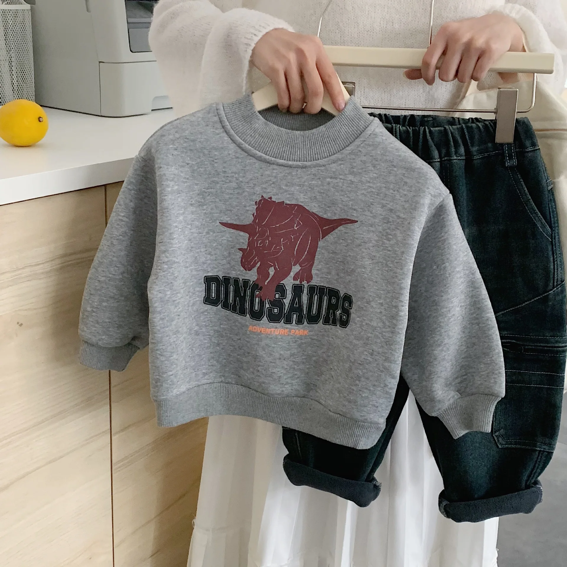 

2025 Winter New Children Warm Fleece Sweatshirt Fashion Dinosaur Print Boys Girls Warm Pullover Kids Long Sleeve Casual Tops
