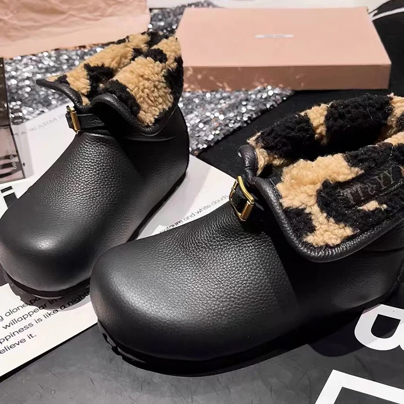 النساء الفراء الثلوج الأحذية الشقق حذاء رياضة دافئ أفخم أحذية بوت قصيرة امرأة 2025 الشتاء الاتجاه الرياضة حذاء كاجوال الجري الراحة Mujer بوتاس