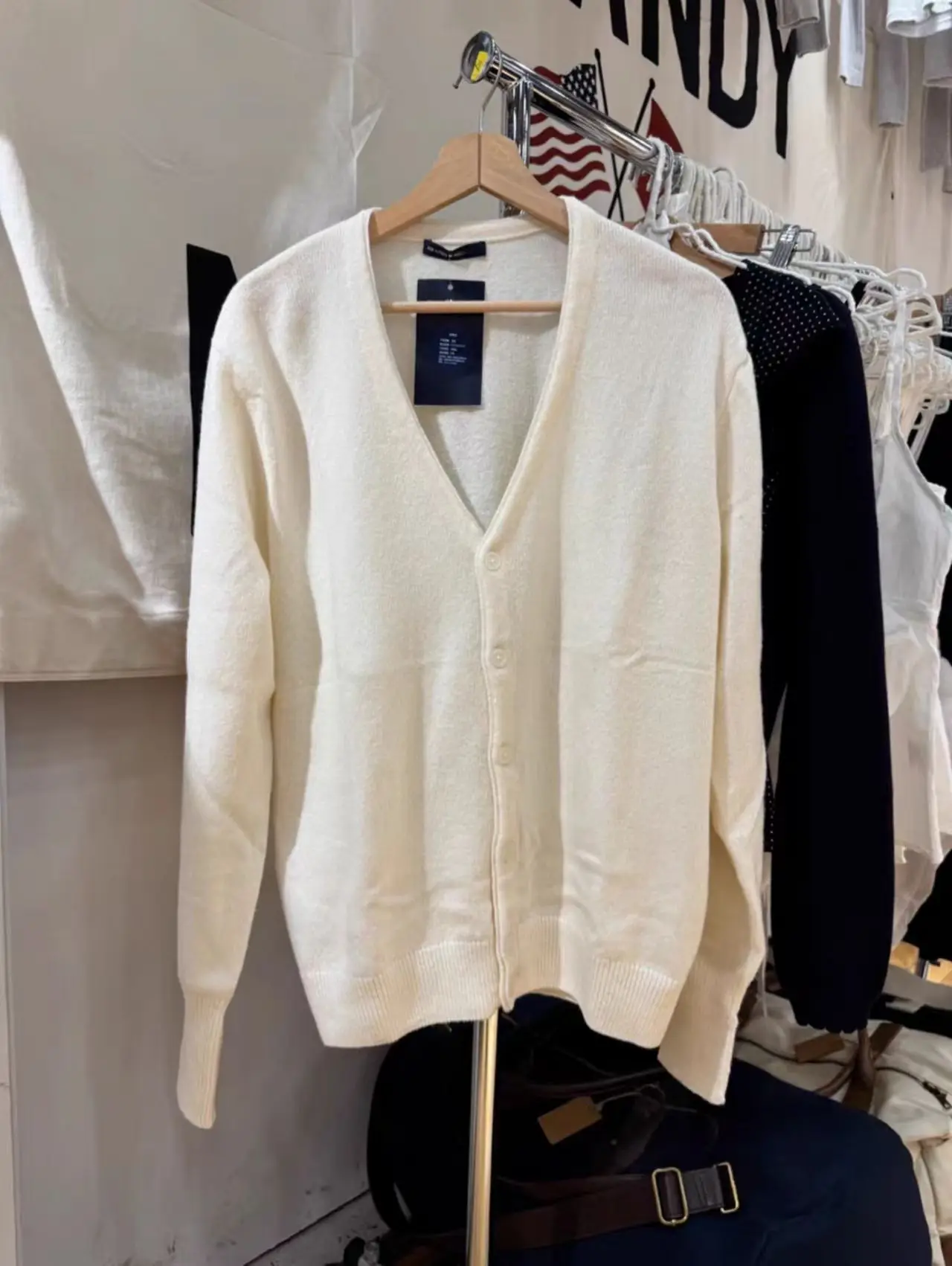 

Вязаный кардиган American Sle Brandy BM с V-образным вырезом, на одной пуговице, однотонный, весенне-осенний, из хлопка, с длинными рукавами, мягкий и удобный.