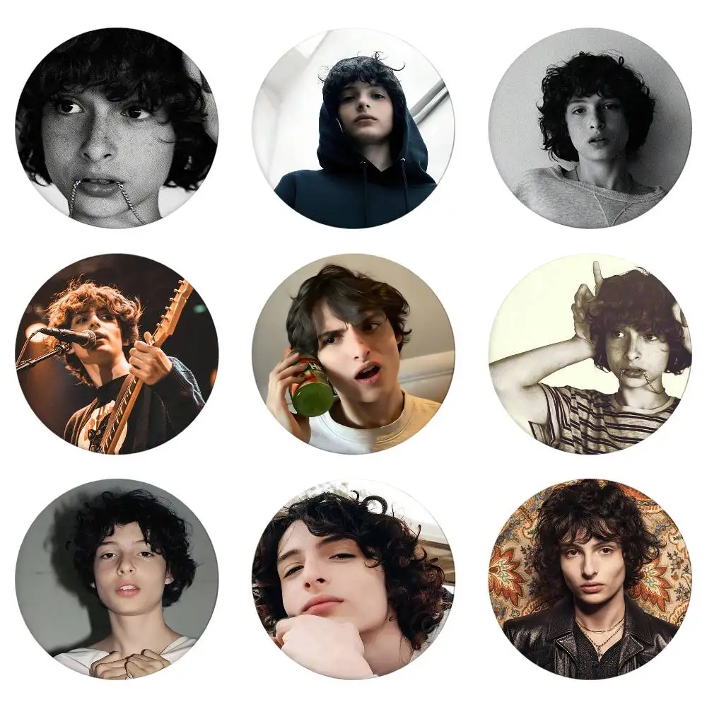 Insignias de Actor F-Finn W-Wolfhard, broches redondos exquisitos, alfileres creativos para ropa, sombrero, mochila, accesorios de regalo S