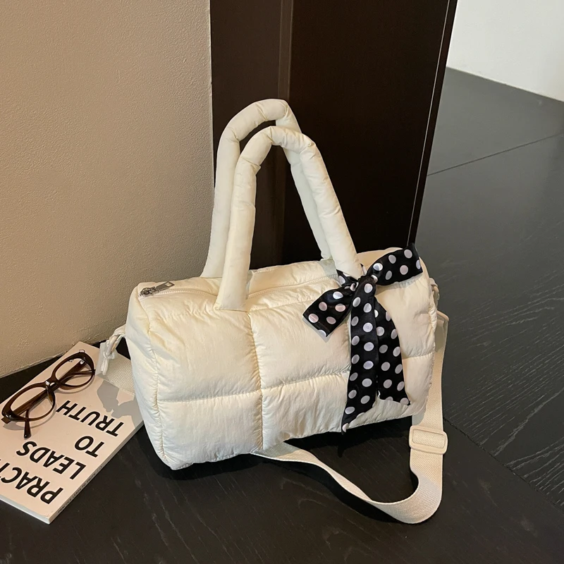 2026 Neue Designer-Schultertasche mit Karomuster, Space-Baumwoll-Handtasche für Damen, Große Kapazität, Daunengepolsterte Gesteppte Einkaufstasche für Damen – Detail 32