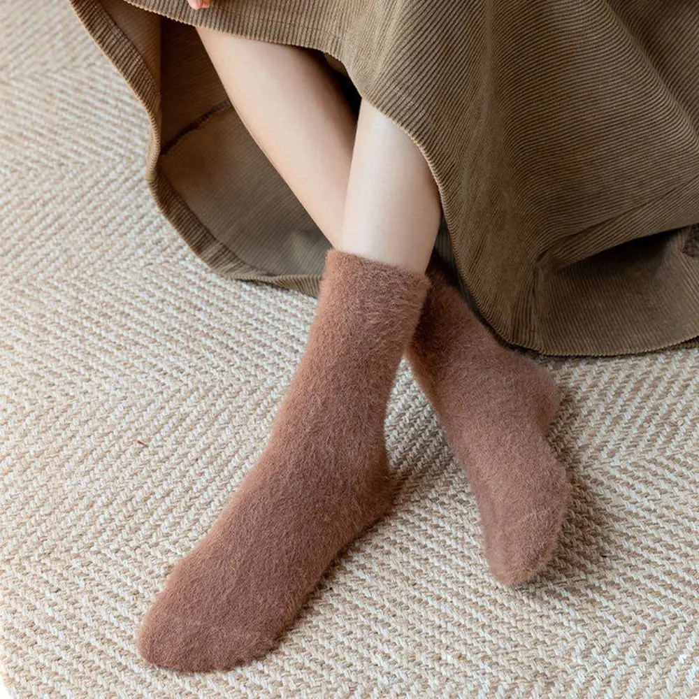 Quente grosso design de moda respirável estilo coreano estudante meias femininas mid-tube meias chão meias de lã de pele de vison