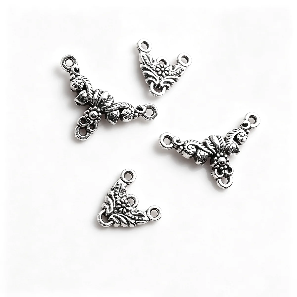 16-Piece Set of Triangular Flower-Shaped DIY Handmade Accessories, Two Styles of Three-Hole Vine Flowers, Suitable for DIY Bracelets, Necklaces, Earrings, Pendants, and Handmade Beaded Decoration Accessories