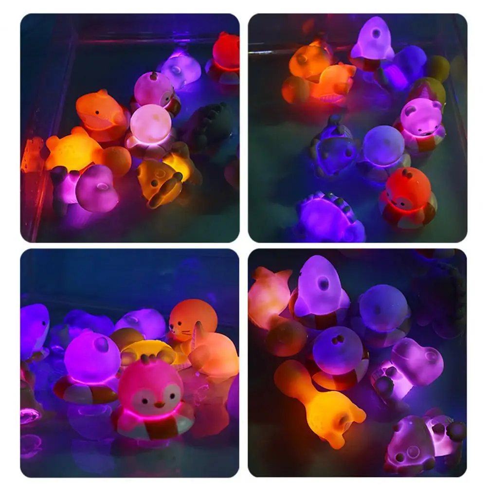 นุ่มปลอดภัยเด็กว่ายน้ําของเล่น 4 ชิ้น Led Light Up ชุดของเล่นอาบน้ําว่ายน้ํายางนุ่มลอยเหนี่ยวนําไดโนเสาร์สําหรับทารก