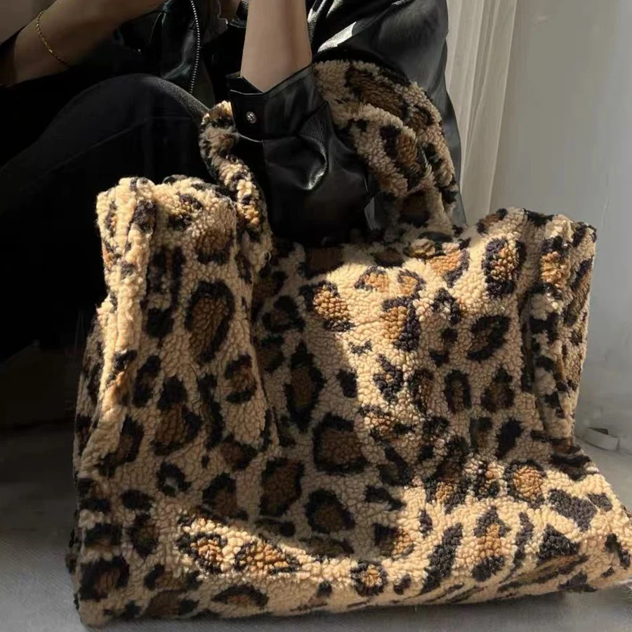 

Autumn/winter new large capacity leopard print handbag college style plush shoulder bag Lamb wool Tote bag daily shopping bags