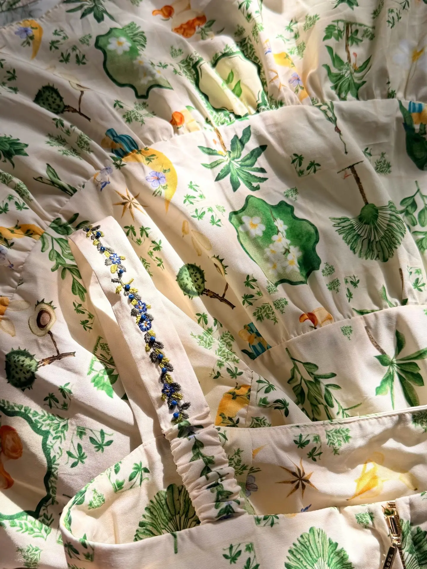 2026 Nuova primavera estate verde stampa floreale ricamo senza maniche donna mini abito di alta qualità