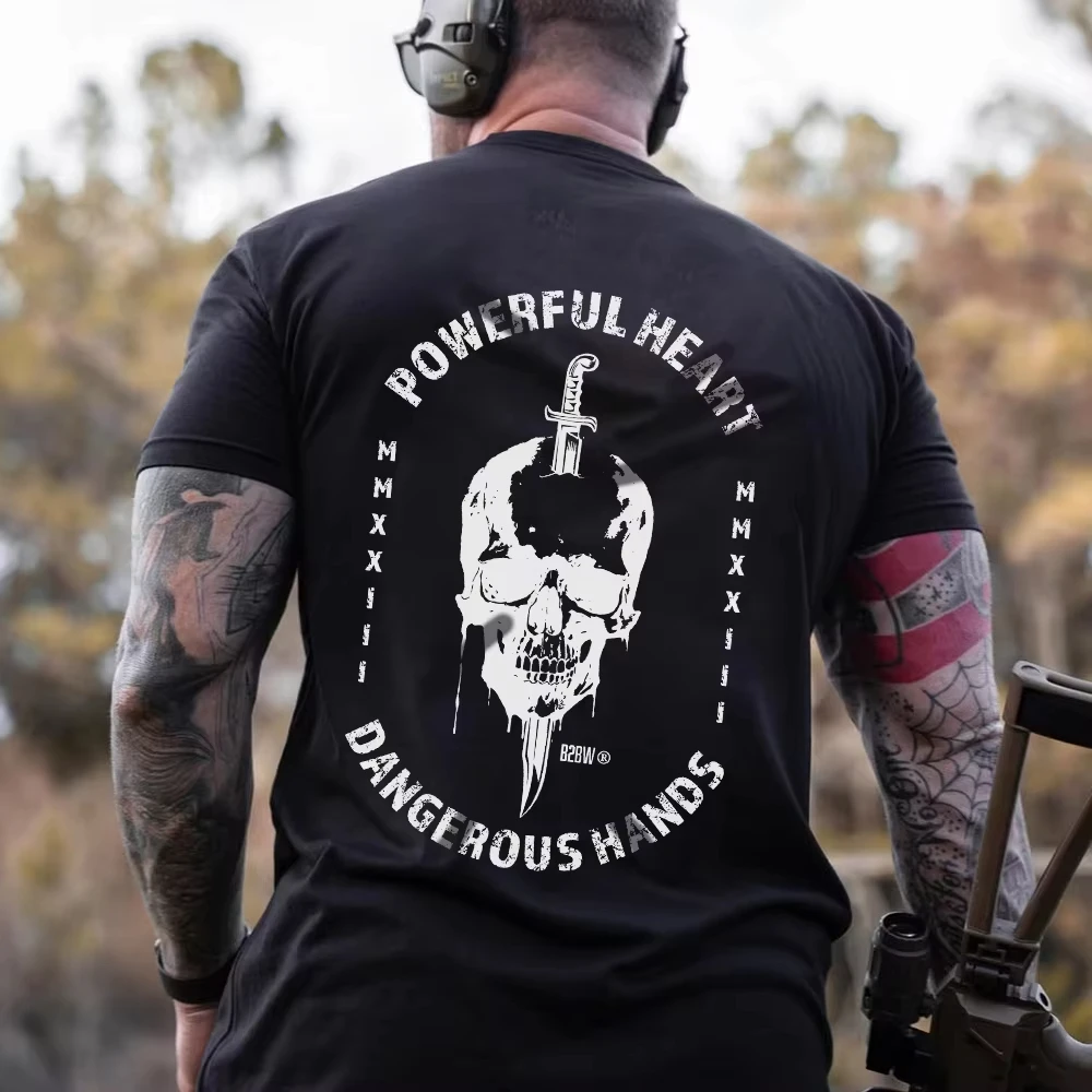 2025 صيف جديد أزياء نمط تي شيرت السيف العظام البشرية الطباعة جولة الرقبة قصيرة الأكمام الصيف الصلب الشارع قمة الموضة