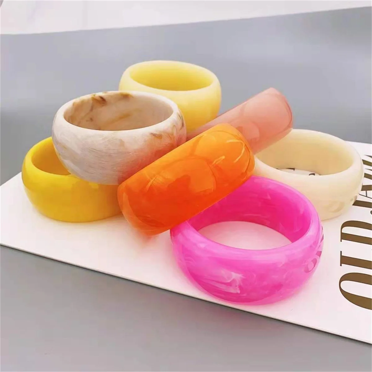 Cute Exaggerated Jelly Colored Dynamic Acrylic 34MM Wide Face Bracelet Made of Environmentally Friendly Resin Circular Bangle