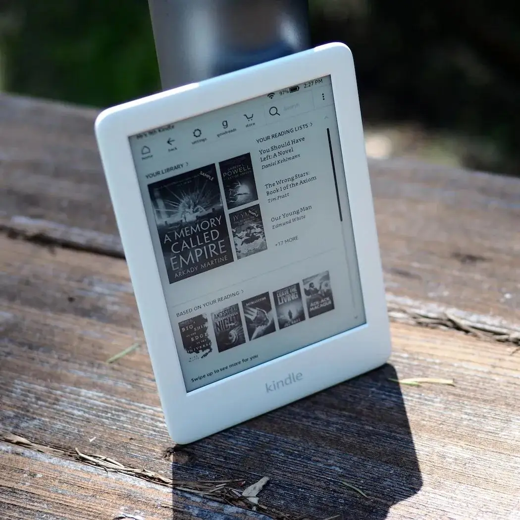 Kindle (الجيل العاشر)، شاشة 6 بوصات مع ضوء مدمج، WiFi /4G/8G خصم لفترة محدودة