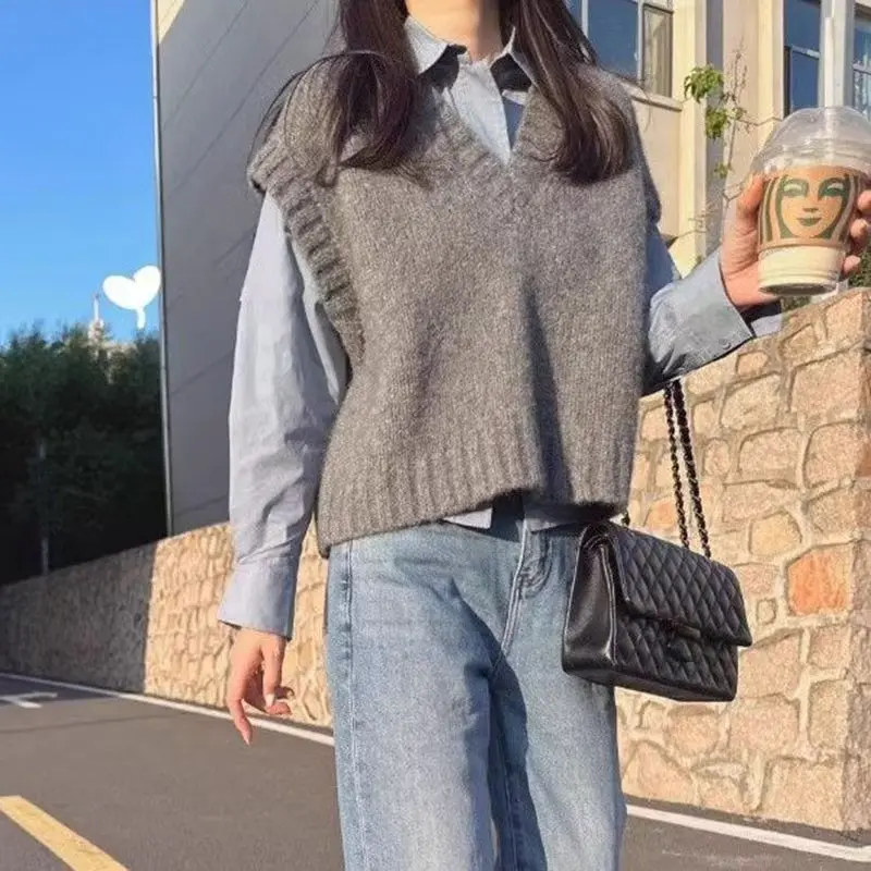 2025 여성용 회색 민소매 니트 조끼 가을 겨울 한국 스타일 달콤한 스타일 아우터웨어 스웨터 브이넥 캐주얼 니트 조끼