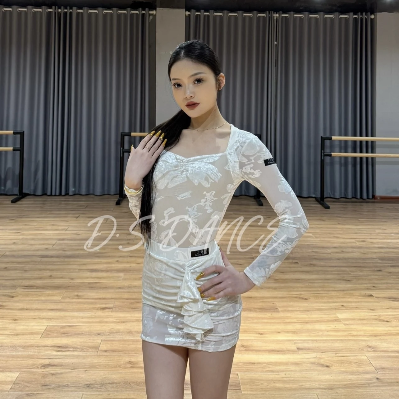 3 ألوان المخملية الشتاء اللاتينية ملابس الرقص فستان طويل الأكمام النساء رومبا تشا تشا الرقص ممارسة الملابس فستان التانغو DNV26022