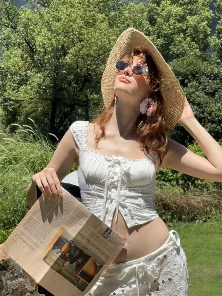 

Женский укороченный топ с вышивкой, облегающий, с круглым вырезом, летний, модный, с открытым пупком, на одной пуговице, из хлопка