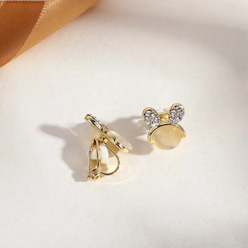 GRACE JUN New Arrival Clip on Earrings for Women\'s Fashion Pearl Enamel No Pierced Earrings Gold Color Cuff Earrings Ear Clip