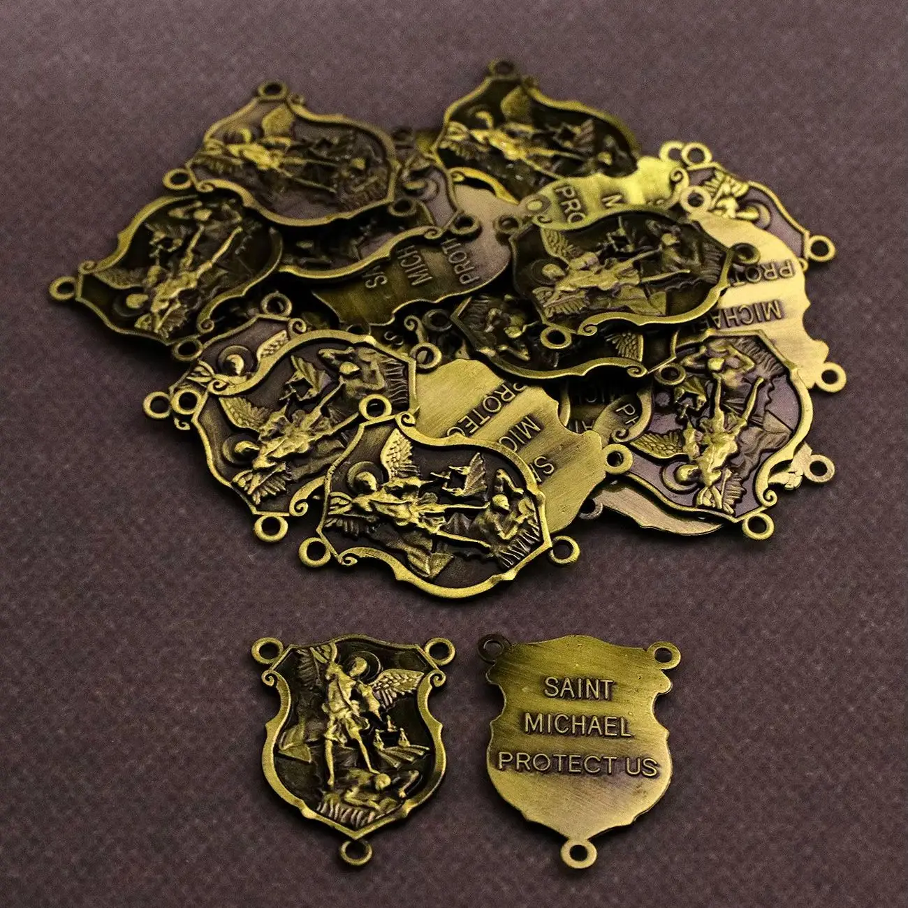 10 Uds. Medalla cristiana de escudo cruzado de San Miguel, Rosario de protección del Arcángel de San Miguel, pieza de centros de mesa para joyería DIY