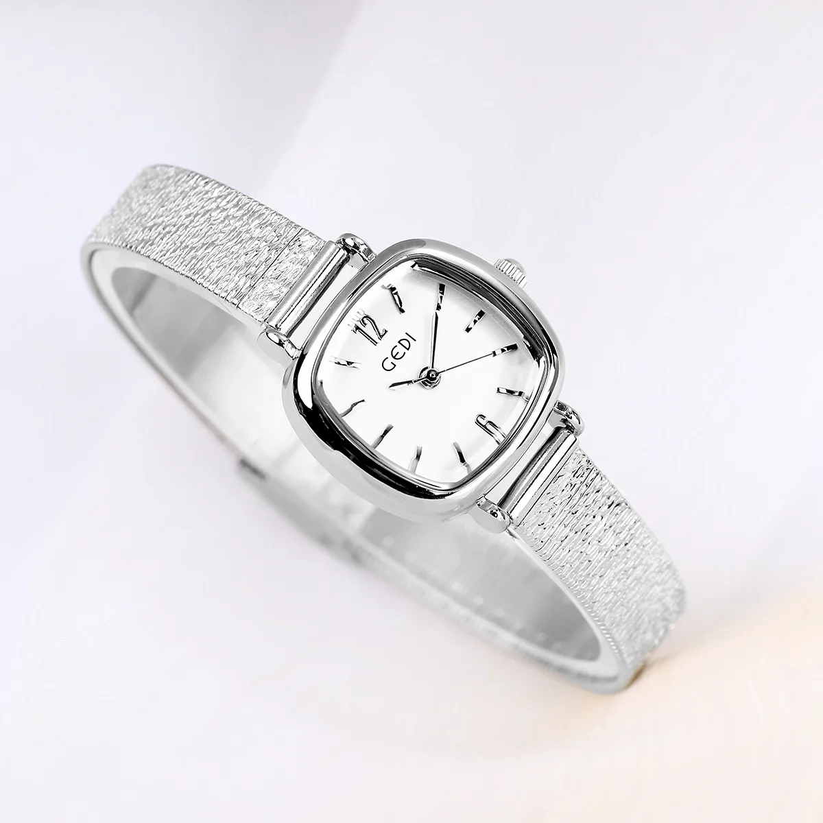 UTHAI 61018 CQ492 ساعة نسائية رائعة جديدة ذات قيمة جمالية عالية، حزام مقاوم للماء من الفولاذ المقاوم للصدأ، ساعة كوارتز مربعة