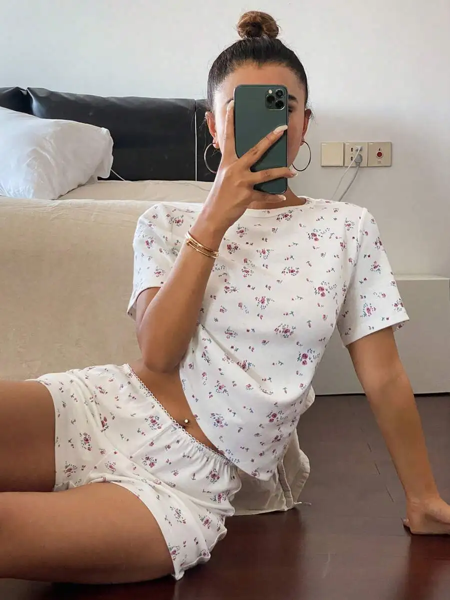 

Floral Print Round Neck Short Sleeve Sleep Top And Shorts Set For Women