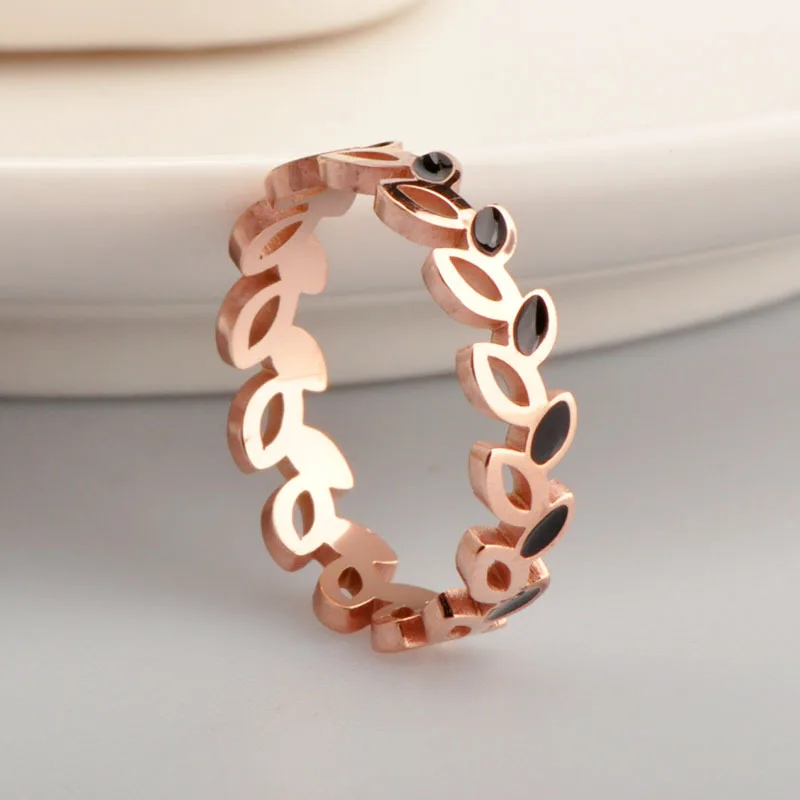 

New fashionable and personalized ring accessories simple black hollow small leaf trendy tail ring jewelry