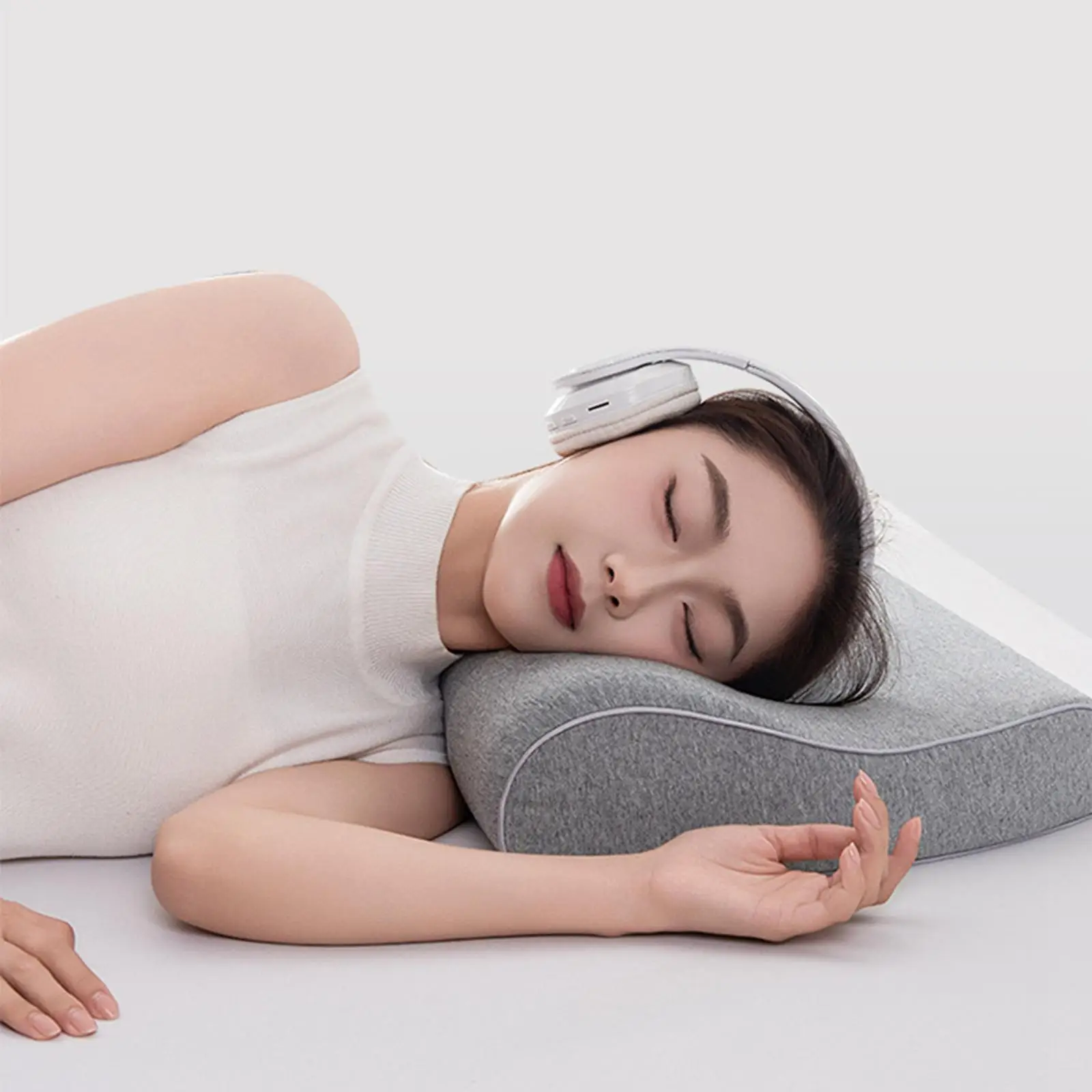 

Side Sleeper Orthopedic Pillow Ear Piercing Protection Memory Foam Pillow for Comfortable Sleep