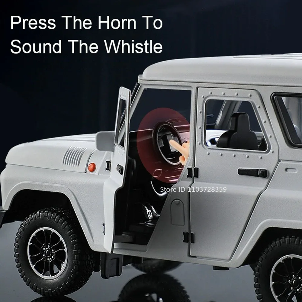 1:18 Russia UAZ Hunter Toy Model Off-road Vehicles Alloy Diecast RV Car Models Doors Opened Sound Light Pull Back for Kids Gifts