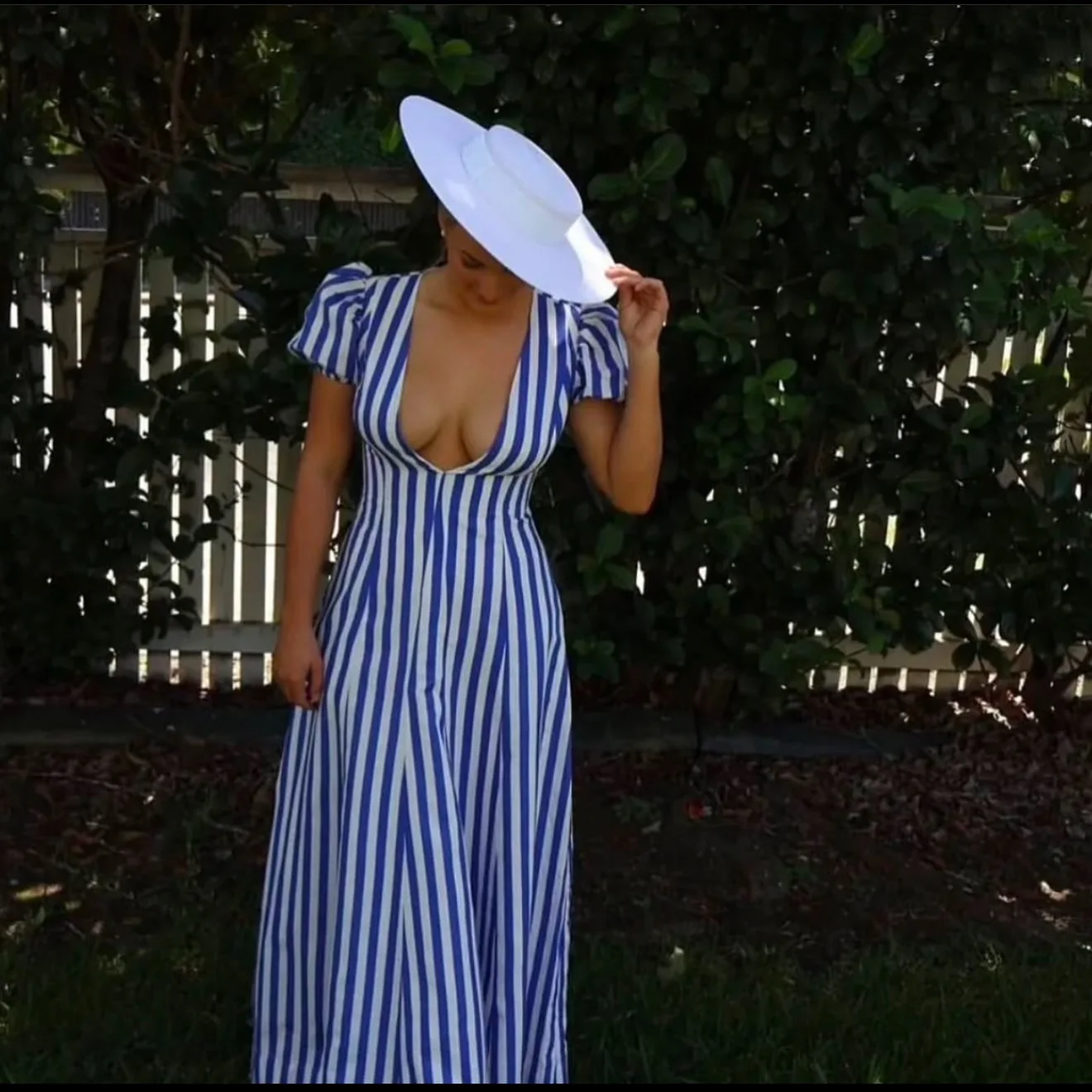 ผู้หญิงลายพิมพ์คอวีเซ็กซี่เข้ารูปพอดีกระโปรงยาวสวิงใหญ่แขนฟอง 2025