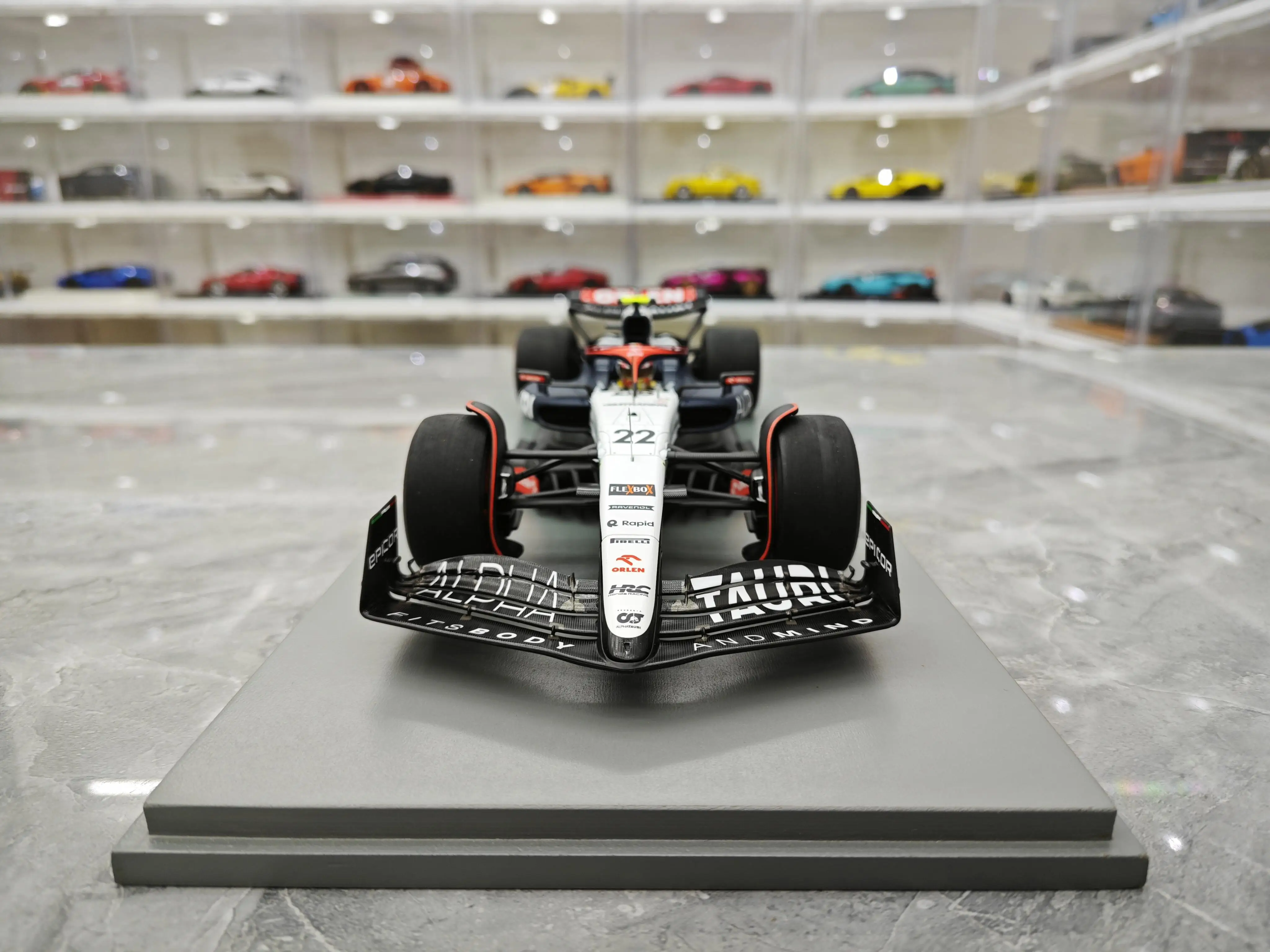 Spark 1:18 F1 AT04 Yuki 2023 Bahrain Simulation Limited Edition Resin Metal Static Car Model Toy Gift