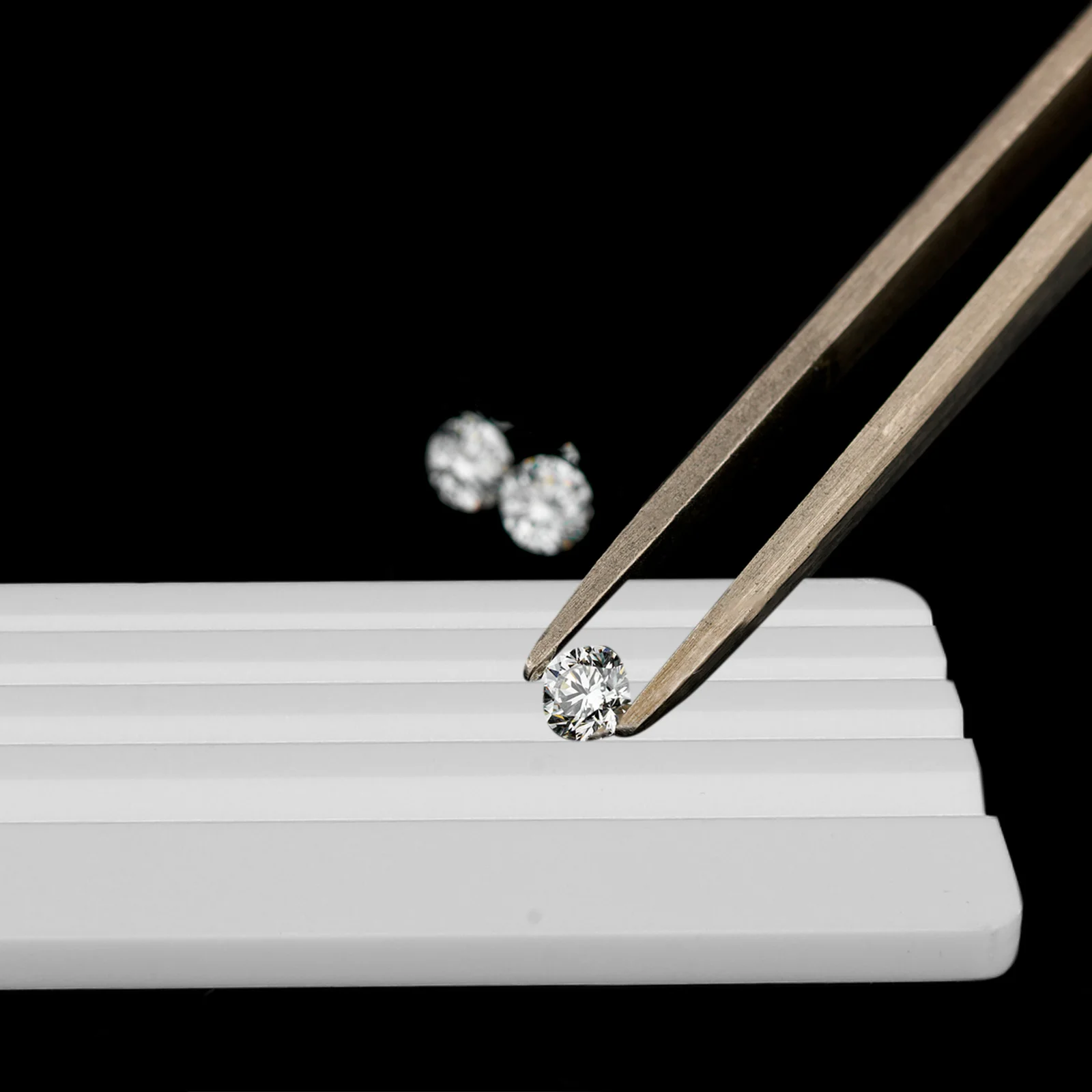 

Professional Rhinestone Color Board with Grading Sheets Sorting Tray for Beads and Gemstones Jewelry Identification Instrument