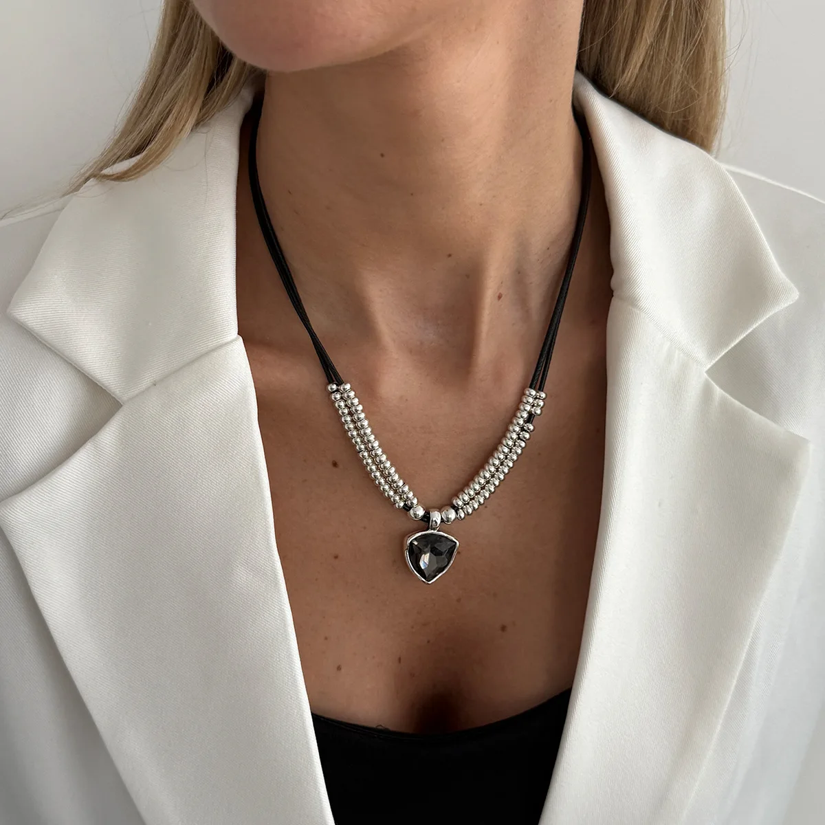 Creative Geometric Gemstone Necklace Beaded Acrylic Rhinestone Micro Pavé Pendant for Women Commuter Retro Jewelry Necklace