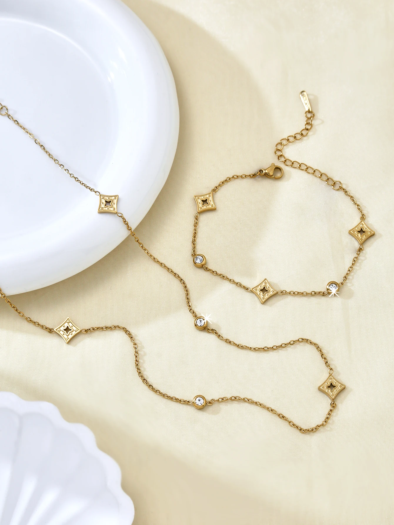 1Pcs Temperament Fashion Hundred Matching Stainless Steel 18K Gold-Plated Rhombus Cross Pattern Pendant Necklace Bracelet Female