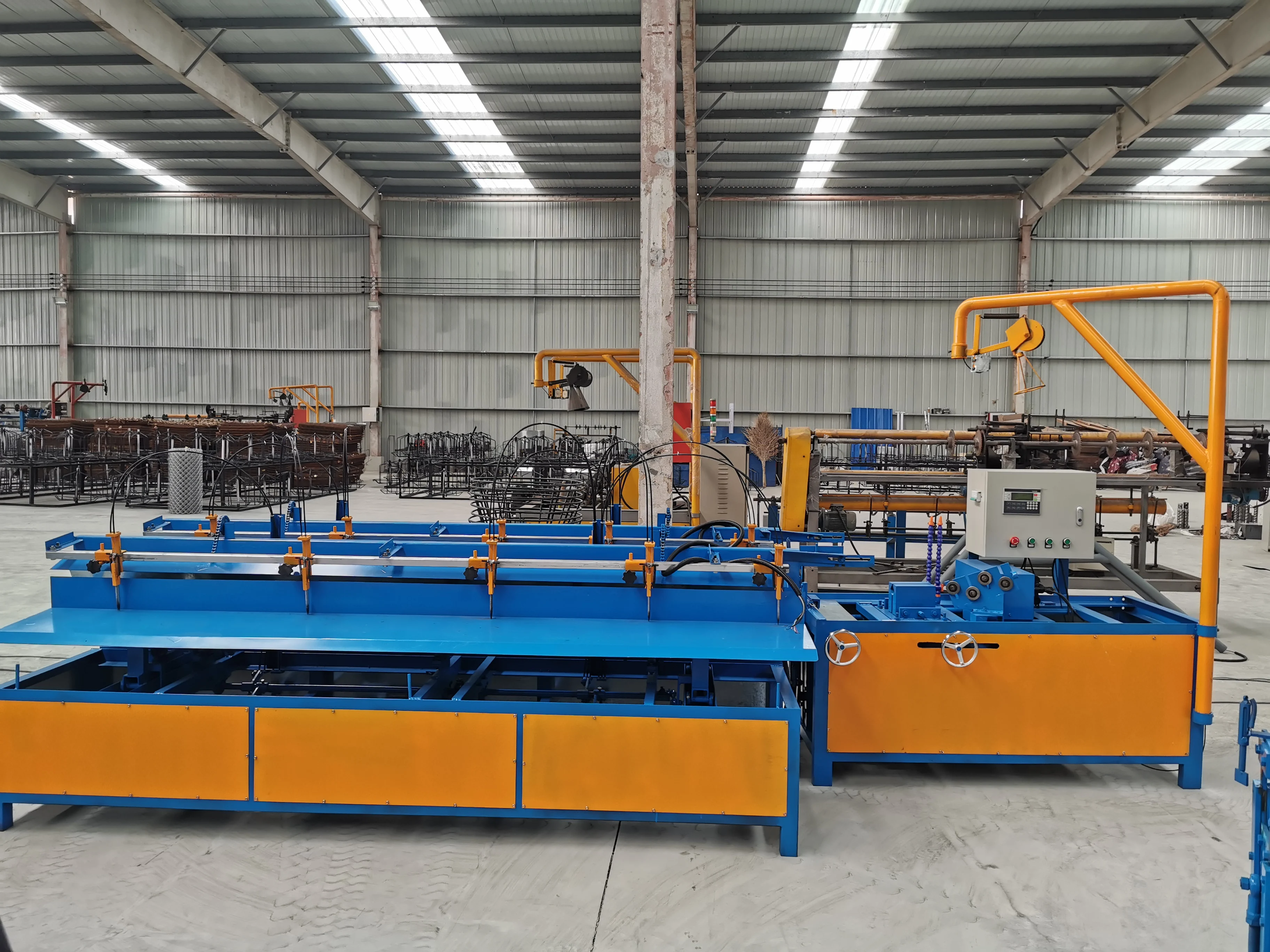 آلة صنع سياج ربط السلسلة الأوتوماتيكية آلة صنع شبكة الماس عالية الجودة بسلك مزدوج #4