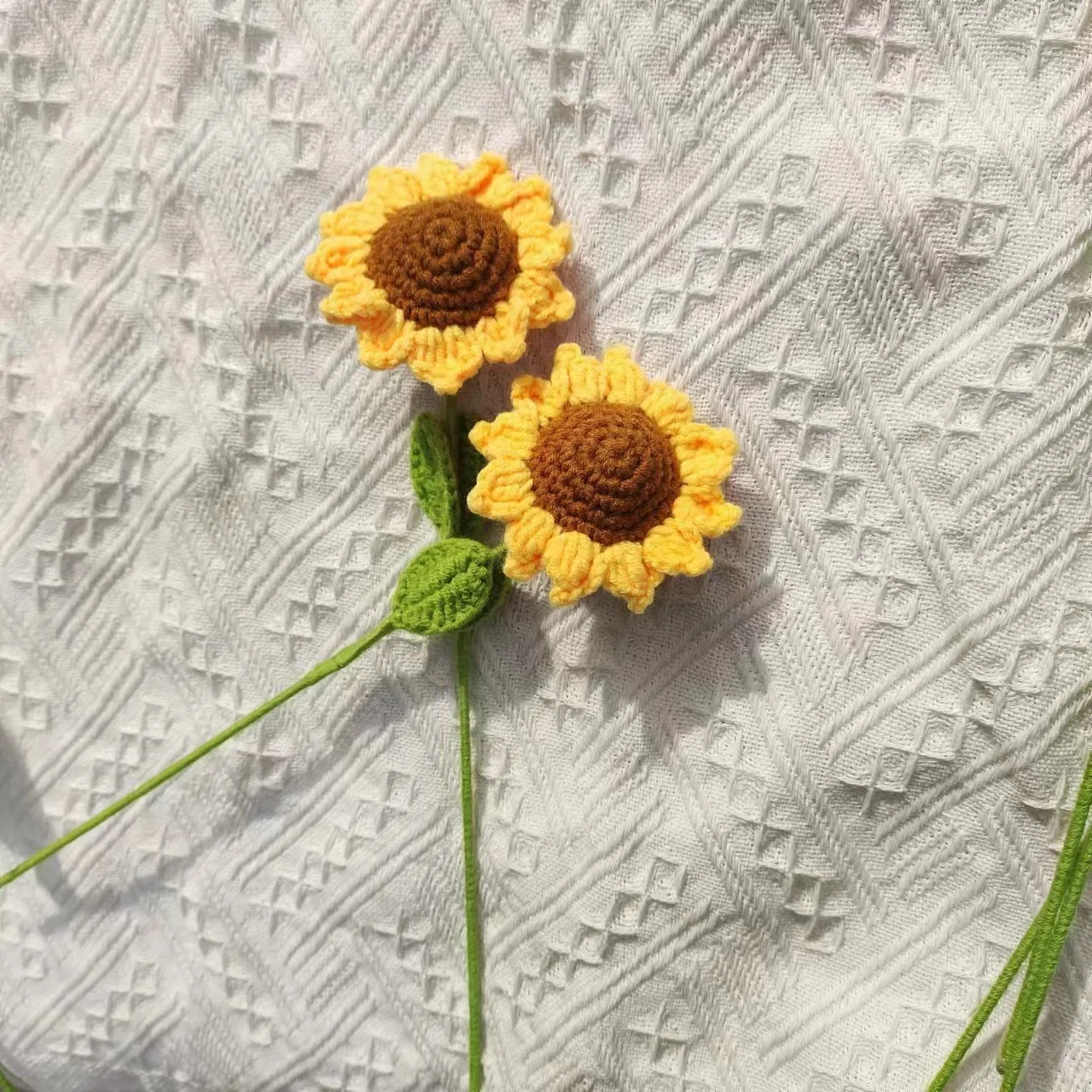 Bouquet de tournesol fini au crochet pour femme, fleurs artificielles mignonnes, décor de chambre à la maison, cadeau de mère, vente en gros