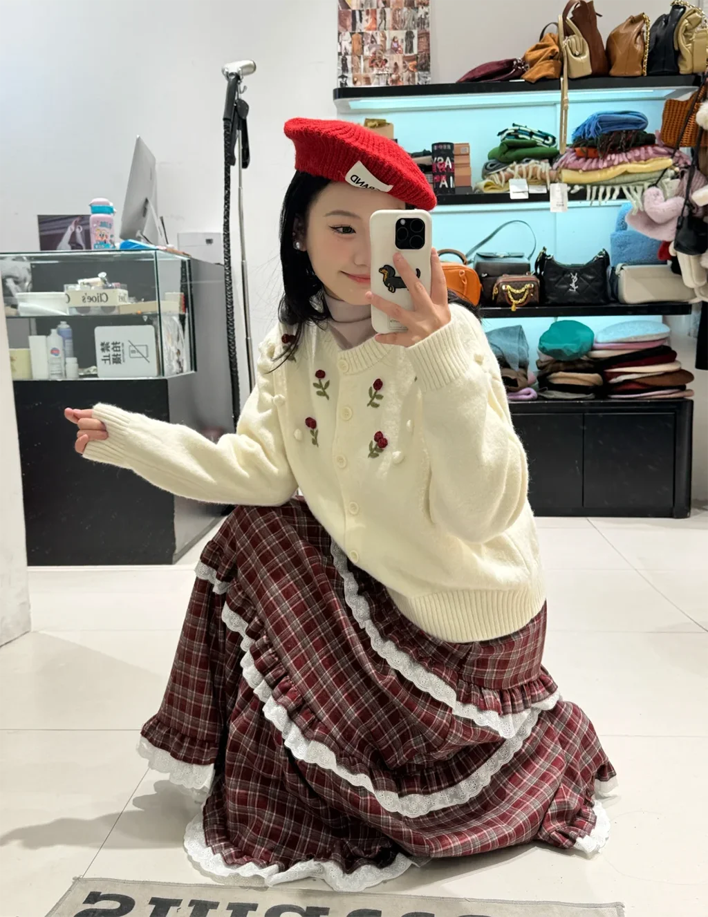 un abito a quadri rosso stile Lolita retrò, una nuova gonna dolce in pizzo plissettato a lunghezza media con linea ad A e graziosa gonna a pieghe a torta