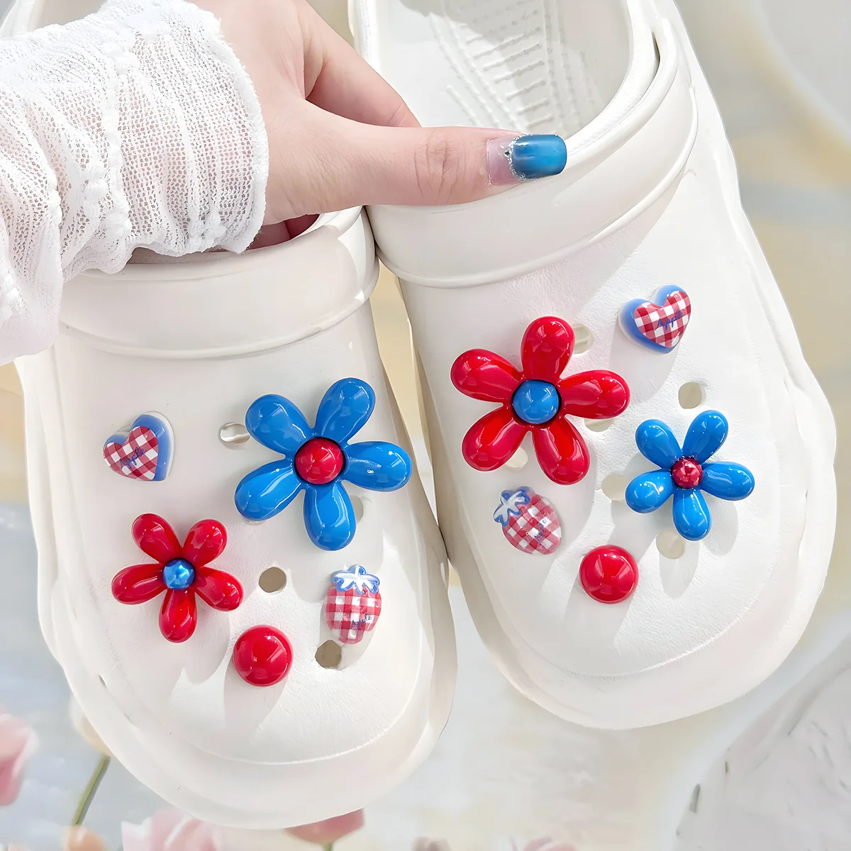 10Pcs Fashion Strawberry Heart Blue Red Flower DIY Shoe Charms For Clogs Hole Bubble Slides Sandals Removable Shoe Decoration