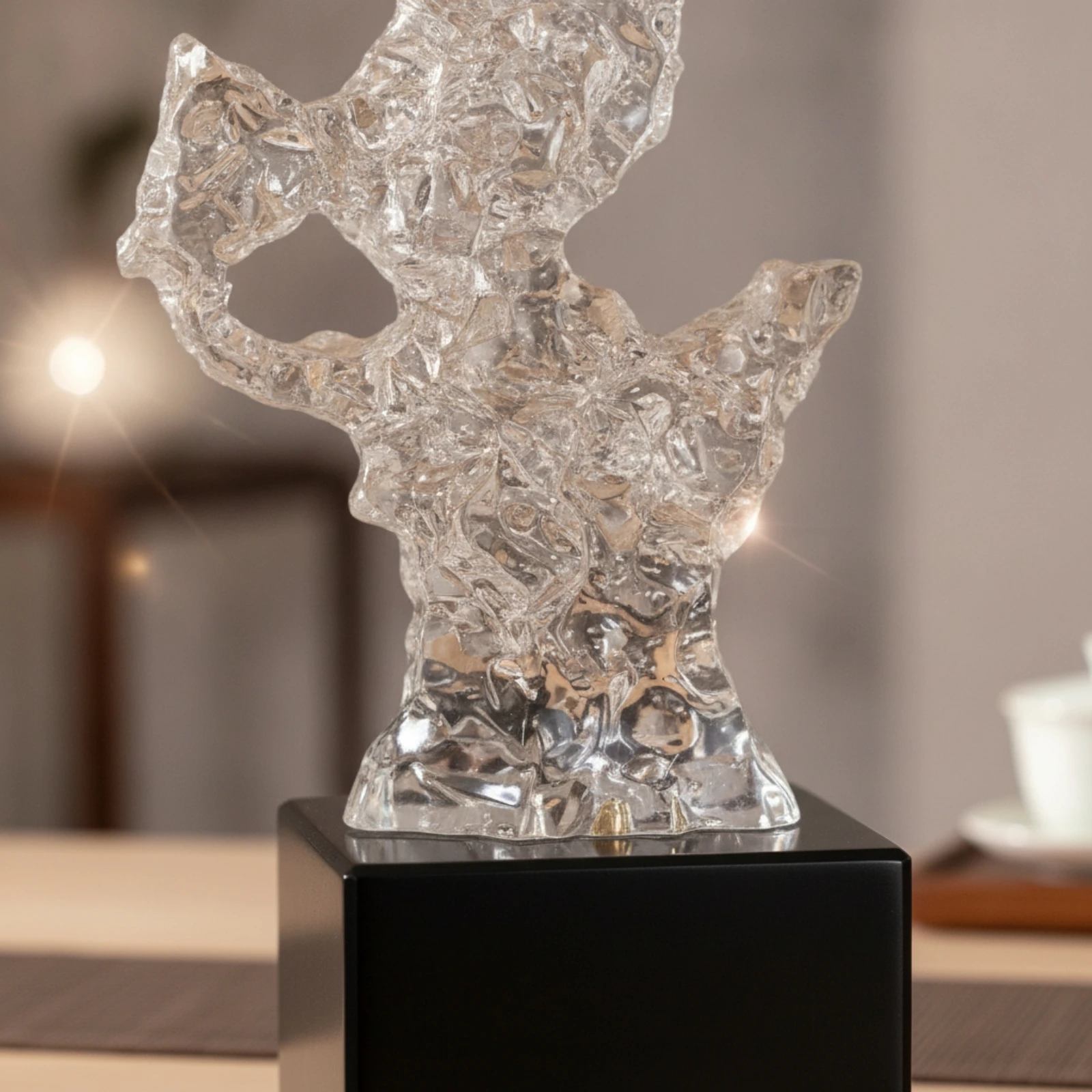 Interior Design Landscape - Harzskulptur, abstrakte Skulptur mit Sockel, Steinornament,