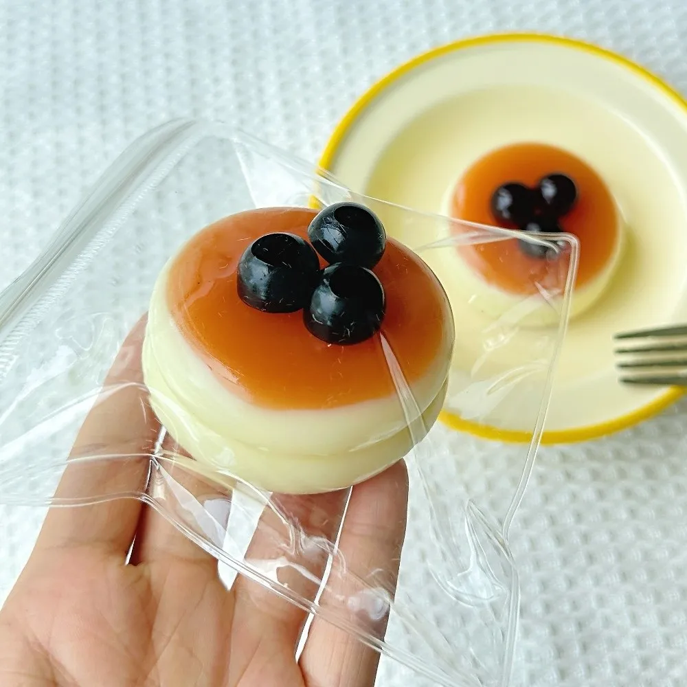 

Антистресс-игрушка в форме суфле-кекса с медленным восстановлением формы, имитирующая клубнику и чернику, для снятия стресса, для взрослых