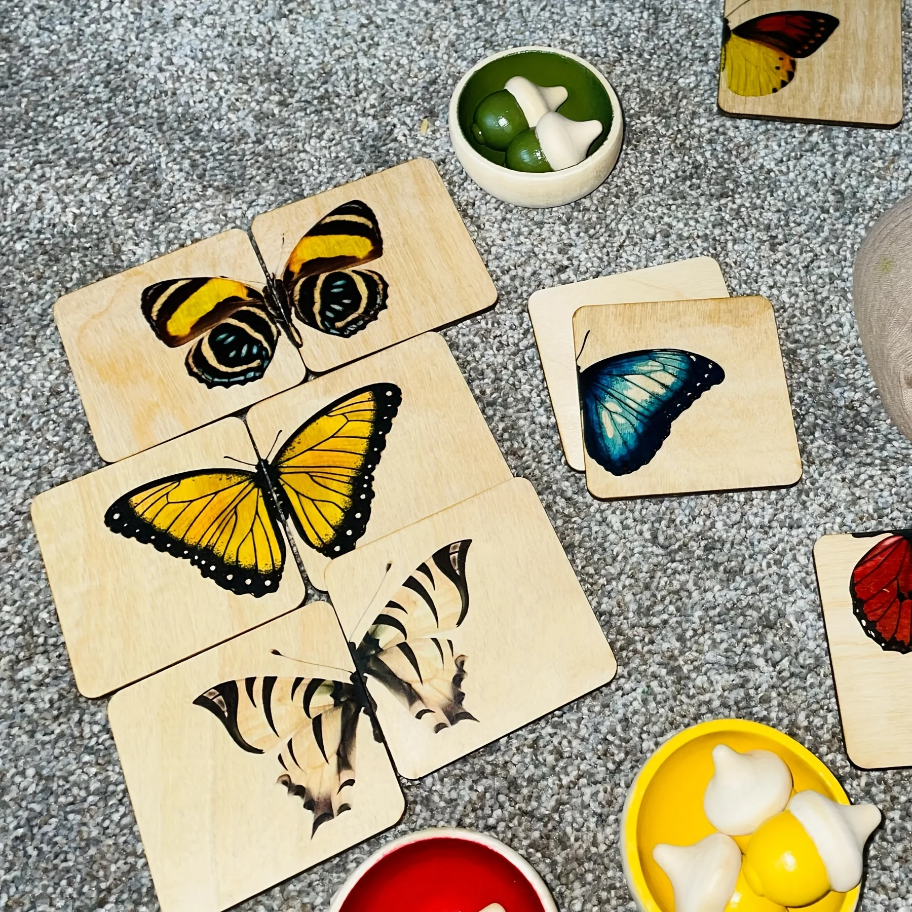 24pcs 나무 나비 퍼즐 | 홈스쿨 학습 가족 인터랙티브 게임 색상 분류 활동 (독특한 카드 디자인 포함)