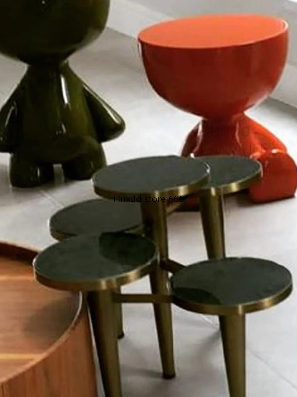 Table d'appoint moderne en FRP pour chambre à coucher, mobile, simple, Internet, célébrité, lumière cendrée, luxe