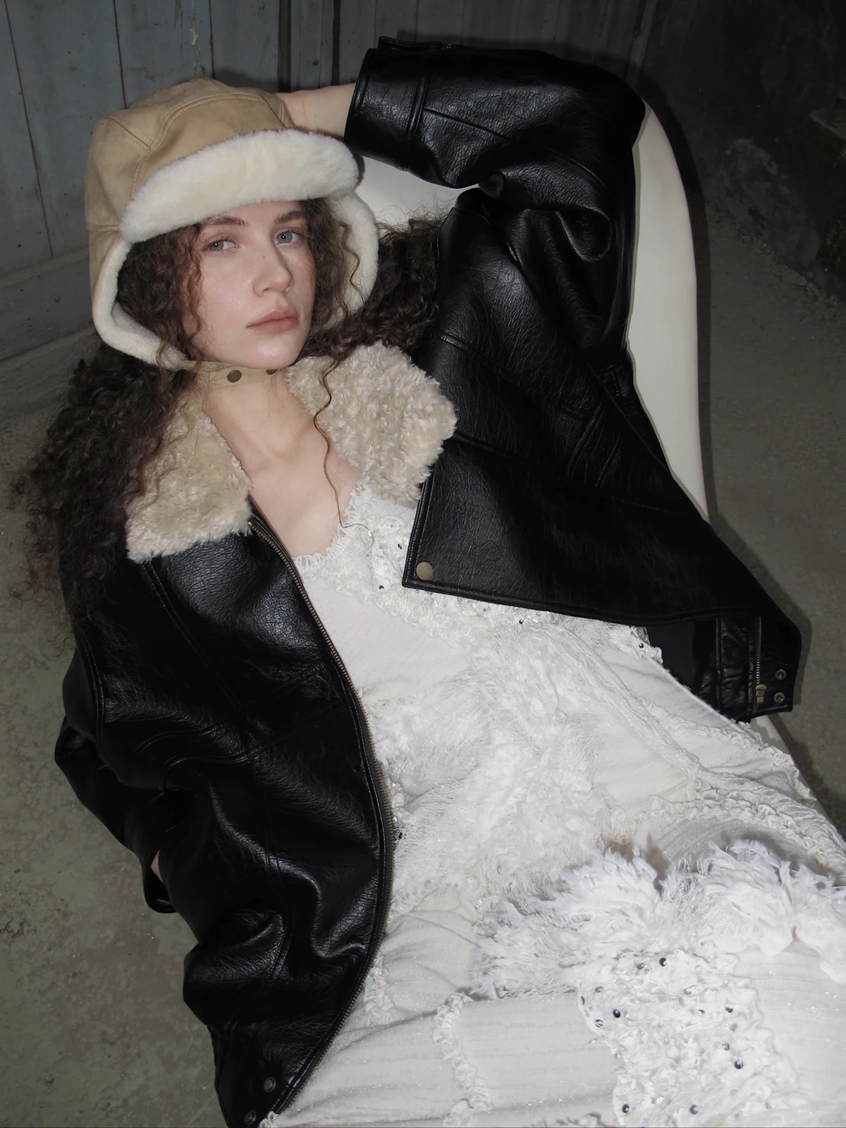 คารีเอโด วินเทอร์ นิว วินเทจ เสื้อแจ็คเก็ตหนังเนื้อสัมผัสพิเศษ  คอปกบุขน  ให้ความอบอุ่น  เสื้อคลุมสำหรับผู้หญิง  สำหรับเดินทาง  แขนยาว