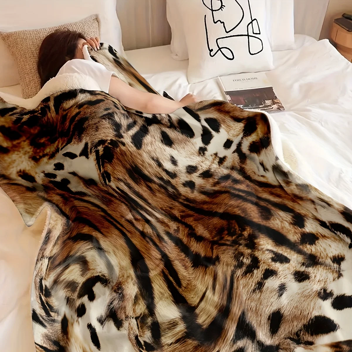 Leopard Print Faux Fur-textured Flannel Blanket, a Light Luxury Style Nap Throw for Cozy Moments During Naps. Suitable for the O