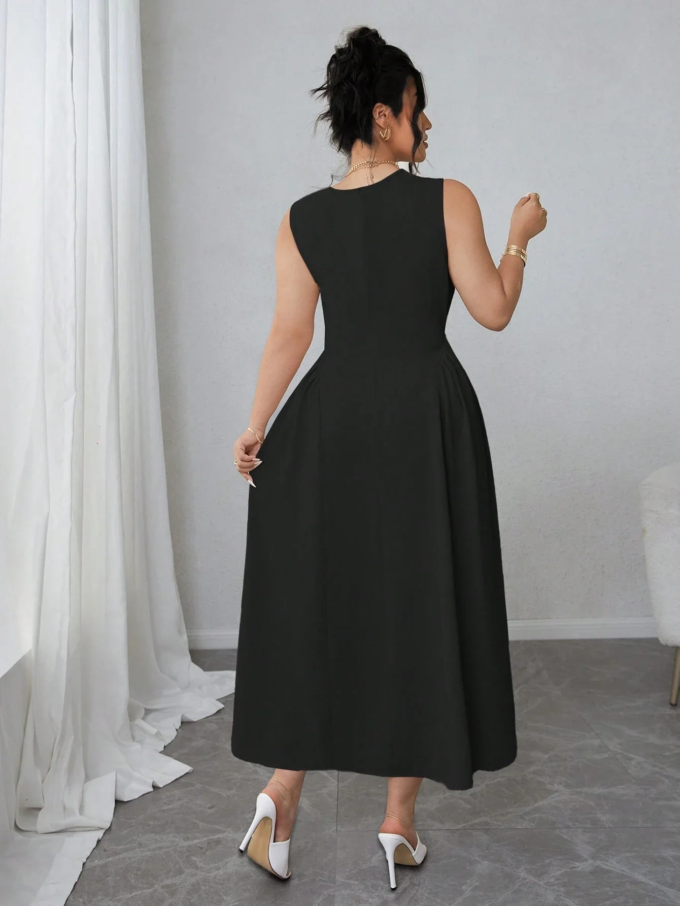 

Plus Size Women Solid Color Round Neck Sleeveless Elegant A-Line Maxi Dress