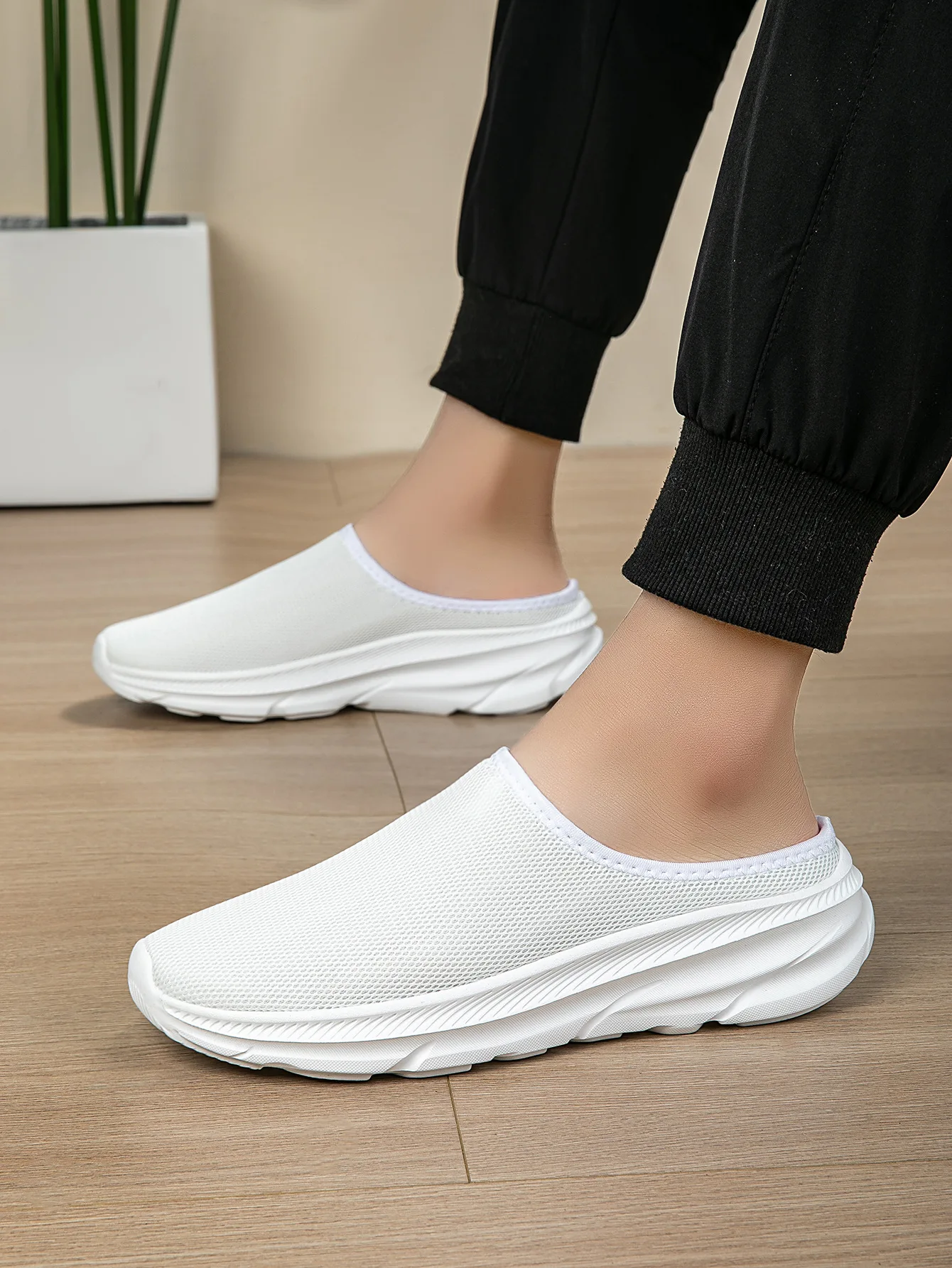 Large-sized summer mesh fabric shoes for women, ultra-light and breathable, outdoor casual semi-trawl mesh shoes for couples