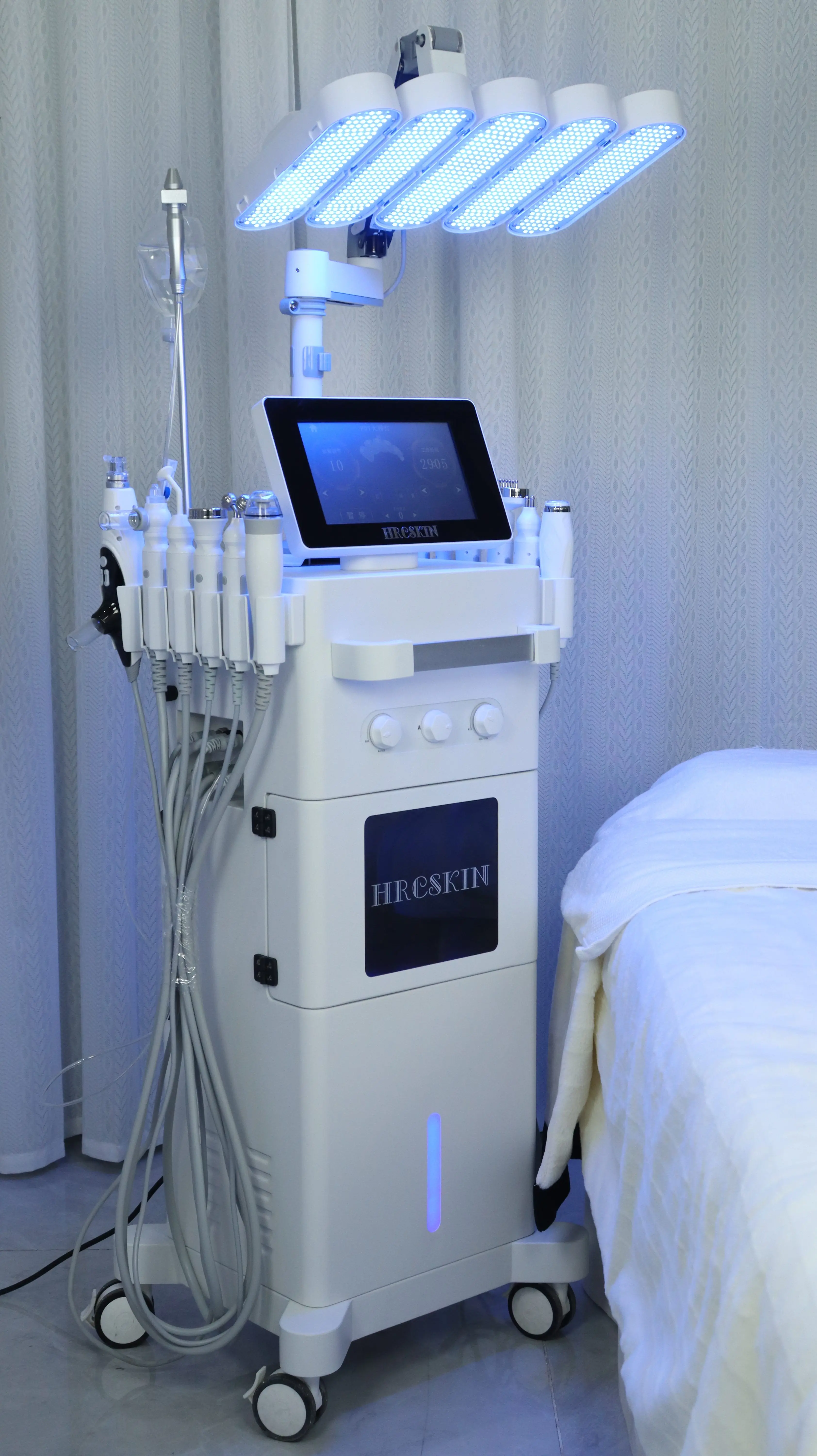 

New Suction Handle 14 in 1 Hydra Beauty Facial Machine with 360 Vortex Rotation Handle for Face Gentle Treatment