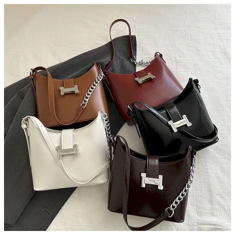 حقائب كتف أنيقة للنساء حقائب يد متعددة الاستخدامات على الطراز الكوري الصلب حقائب يد جمالية للمكتب حقائب فاخرة رائجة البيع